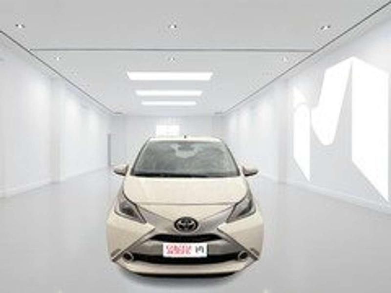 Usata Toyota Aygo X-wave 69 CV (50 kW) 2016 Bianco Utilitaria