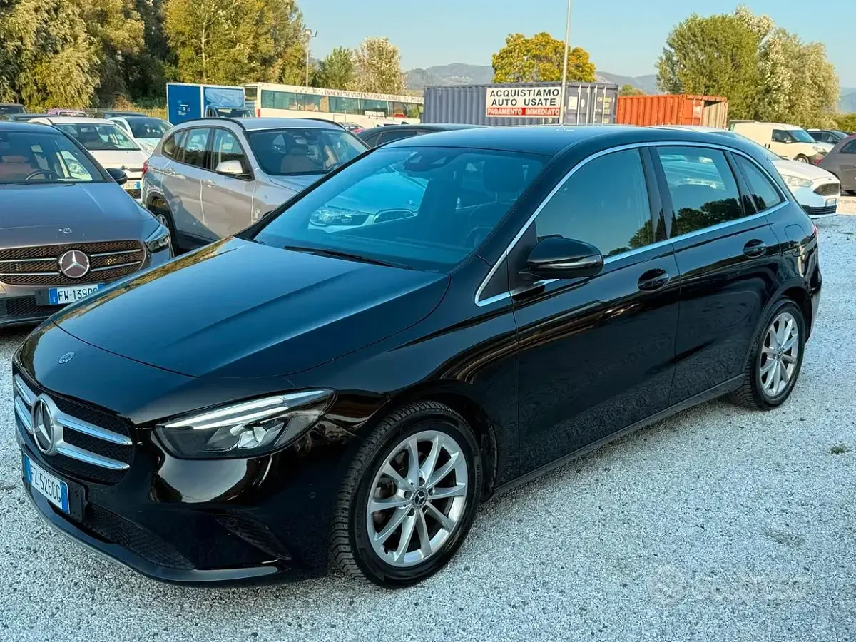 Usata Mercedes B180 116 CV (85 kW) 2019 Nero Utilitaria