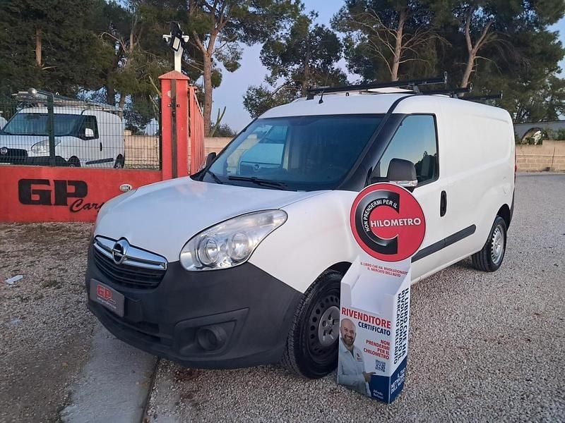 Bianco Usata 2015 Opel Combo Monovolume | 8990 € (Buon prezzo) - Immagine 1/4