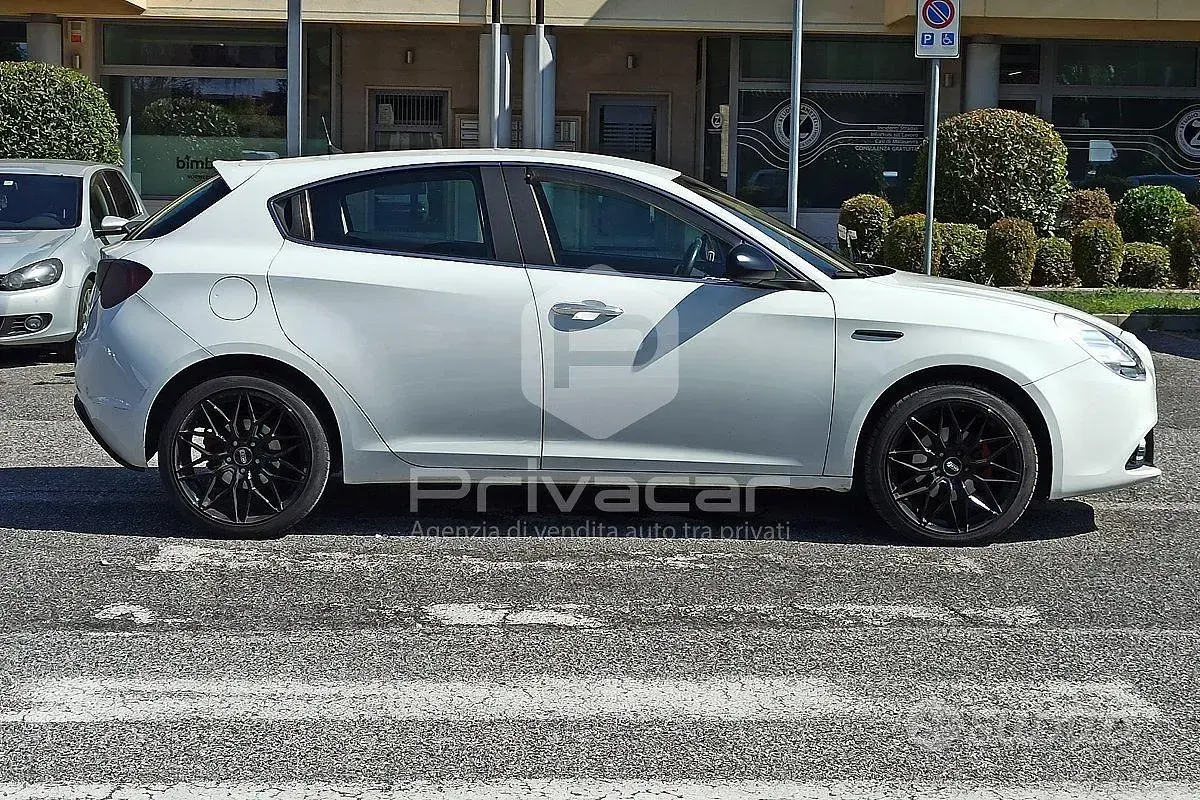Usata Alfa Romeo Giulietta Distinctive 105 CV (77 kW) 2014 Bianco Utilitaria