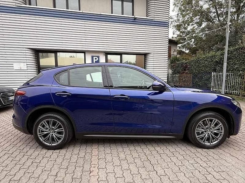 Usata Alfa Romeo Stelvio Business 190 CV (139 kW) 2022 Blu / metallizzato SUV