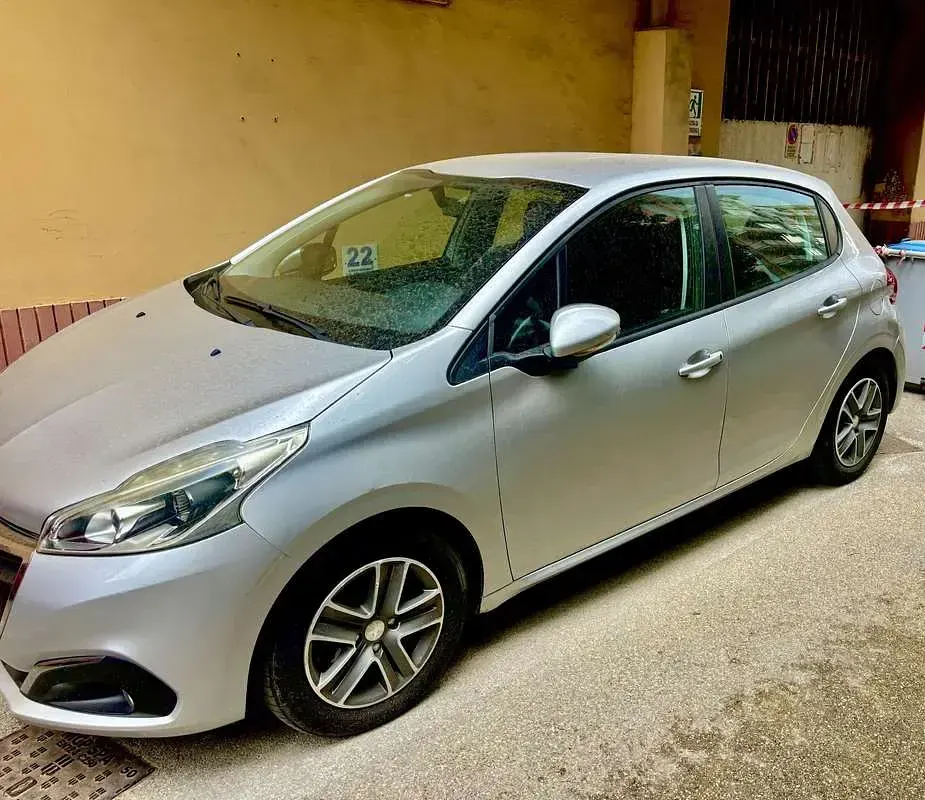 Usata Peugeot 208 Allure 75 CV (55 kW) 2015 Utilitaria