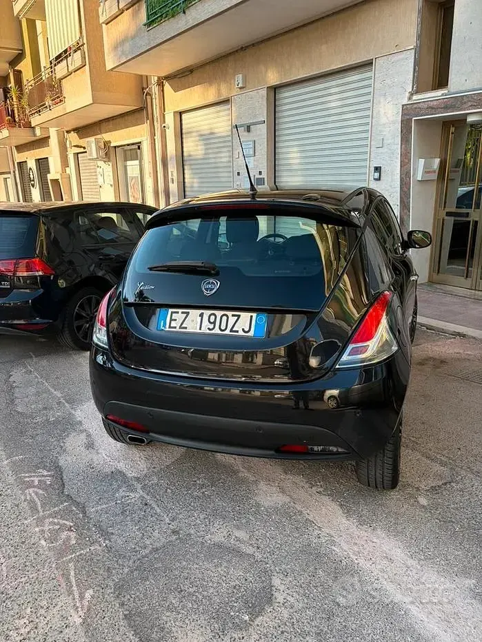Usata Lancia Ypsilon 95 CV (69 kW) 2015 Nero Utilitaria
