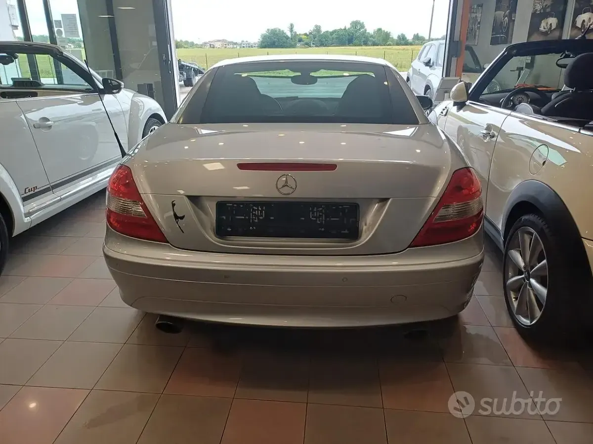 Usata Mercedes SLK200 163 CV (119 kW) 2005 Grigio Cabrio