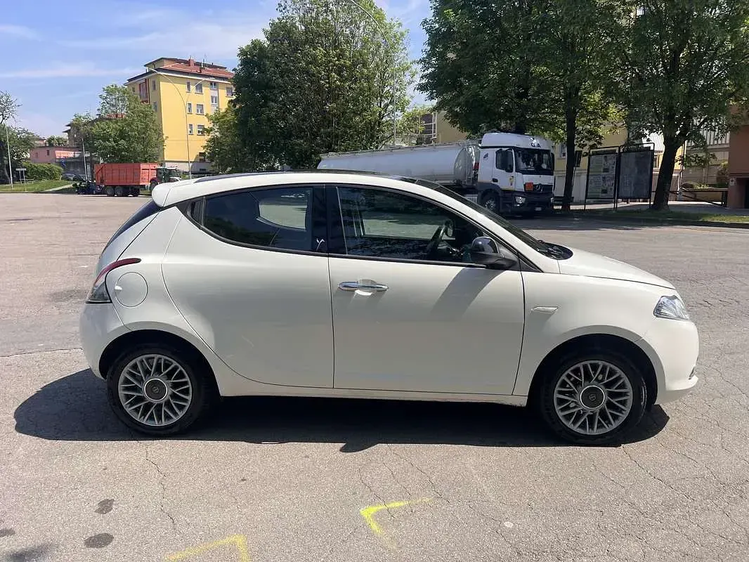 Usata Lancia Ypsilon S 86 CV (63 kW) 2017 Utilitaria