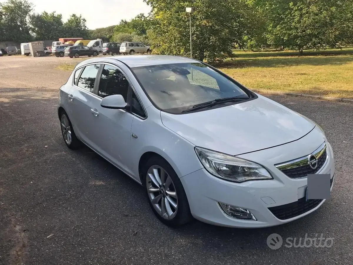 Usata Opel Astra 95 CV (69 kW) 2010 Bianco Berlina