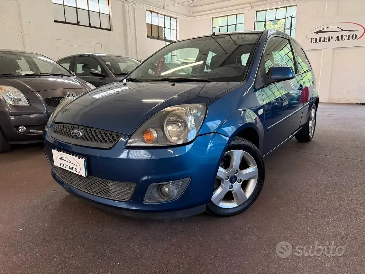 Usata Ford Fiesta Ghia 68 CV (50 kW) 2007 Bluazzurro Utilitaria