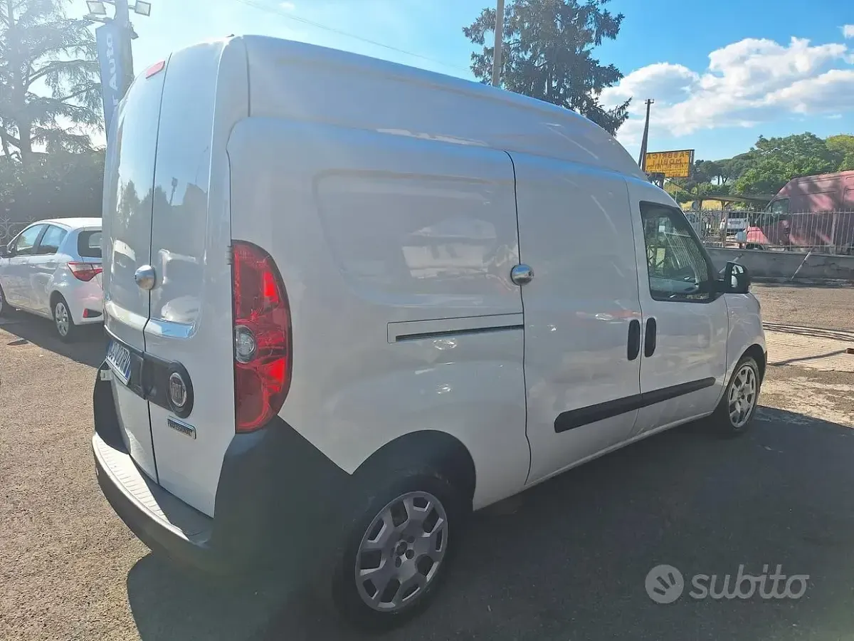 Usata Fiat Doblò S 105 CV (77 kW) 2021 Bianco Monovolume