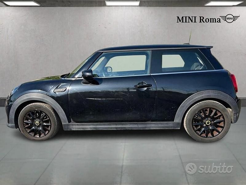 Usata Mini Cooper SE Classic 135 kW (184 CV) 2023 Midnight black ii Utilitaria