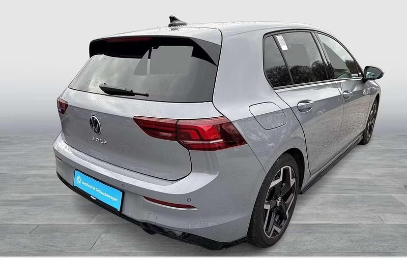 Usata VW Golf VIII R-line 150 CV (110 kW) 2025 Grigio Utilitaria