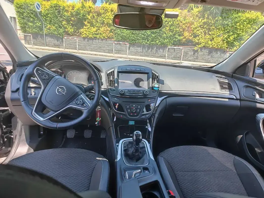 Usata Opel Insignia 140 CV (102 kW) 2014 Nero Station wagon