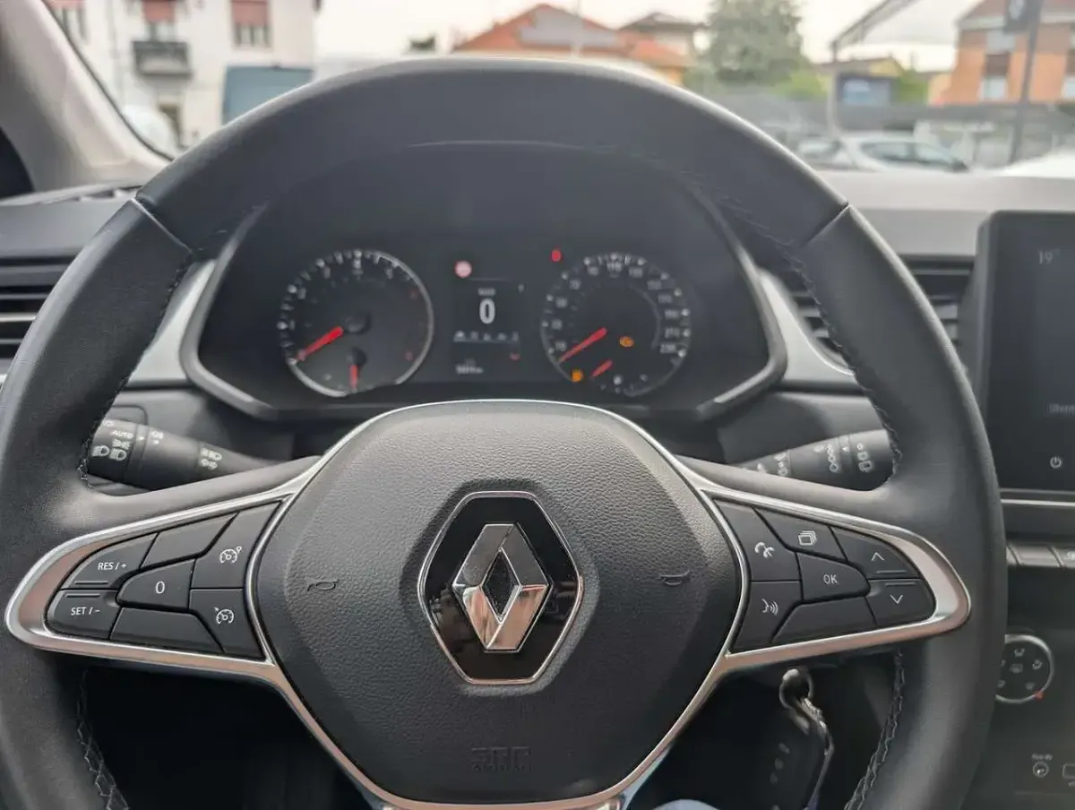 Usado Renault Captur Equilibre 101 CV (74 kW) 2022 Gris SUV