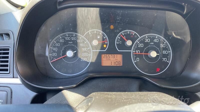 Nero Usata 2007 Fiat Grande Punto Due volumi | 2200 € (Buon prezzo) - Immagine 1/4
