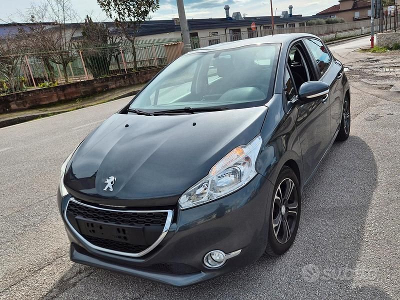 Usata Peugeot 208 Active 68 CV (50 kW) 2014 Grigio Utilitaria