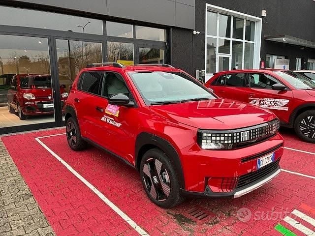 Nuova Fiat Grande Panda La Prima 110 CV (80 kW) 2025 Rosso Utilitaria