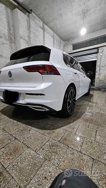 Usata VW Golf VII 150 CV (110 kW) 2021 Bianco Utilitaria