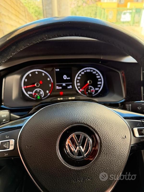 Usata VW Polo R-line 90 CV (66 kW) 2020 Grigio Utilitaria