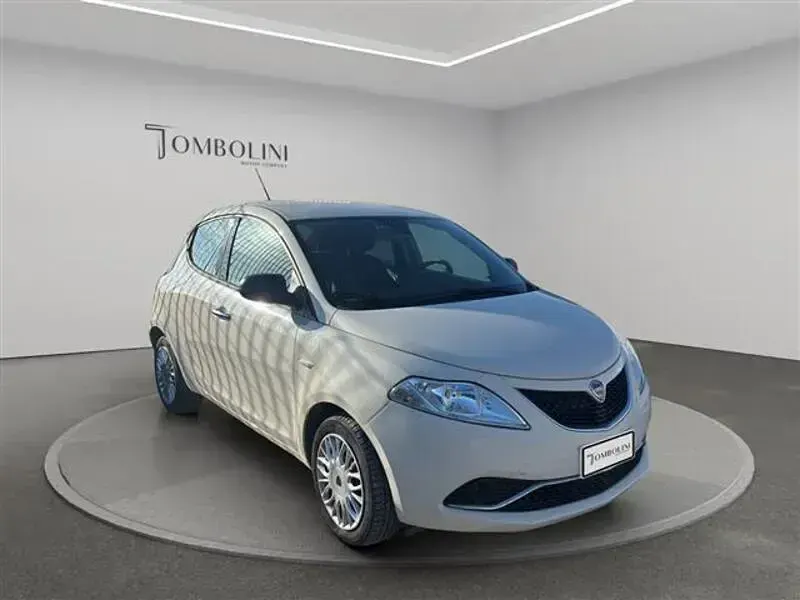 Usata Lancia Ypsilon Silver 95 CV (69 kW) 2016 Beige Utilitaria