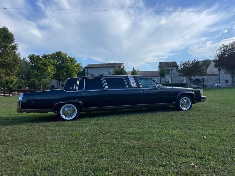 Usata Cadillac Fleetwood 170 CV (125 kW) 1990 Nero Berlina