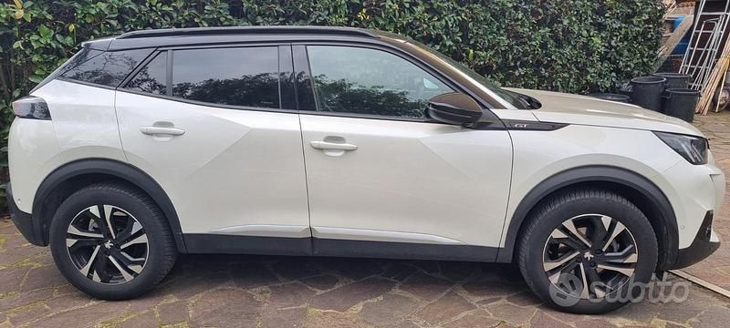 Usata Peugeot 2008 GT 131 CV (96 kW) 2021 Bianco SUV