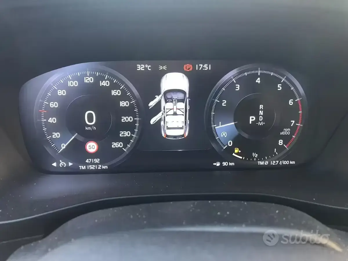 Usata Volvo XC40 Momentum 129 CV (94 kW) 2019 Grigio SUV