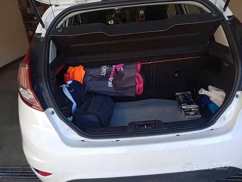 Usata Ford Fiesta 75 CV (55 kW) 2016 Bianco Utilitaria