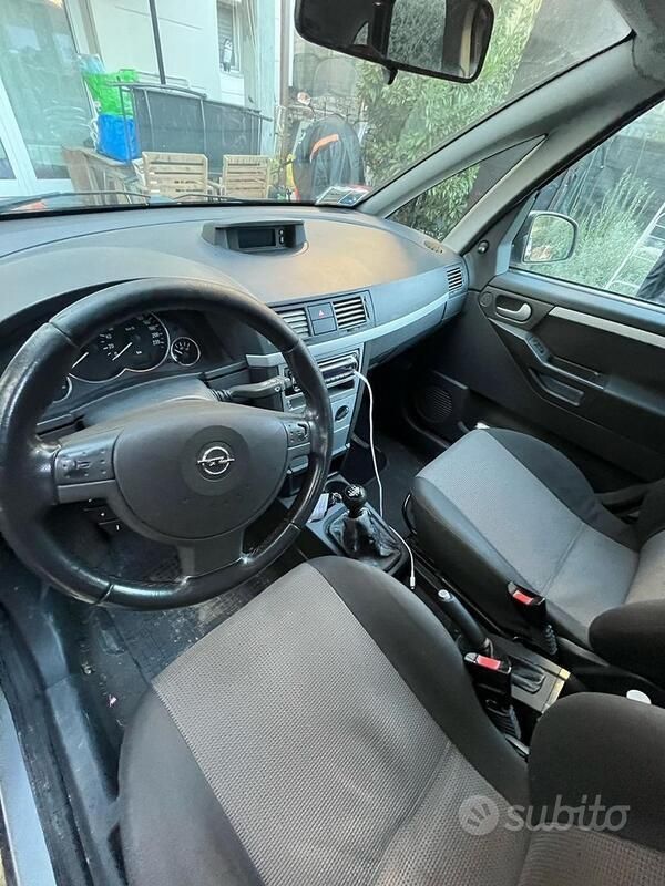 Usata Opel Meriva 101 CV (74 kW) 2004 Grigio Monovolume