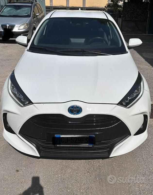 Usata Toyota Yaris Hybrid Trend 92 CV (67 kW) 2022 Bianco Utilitaria