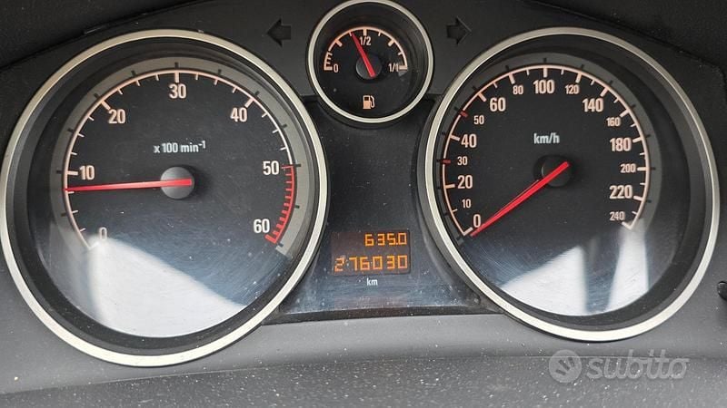 Usata Opel Astra 101 CV (74 kW) 2008 Nero Station wagon