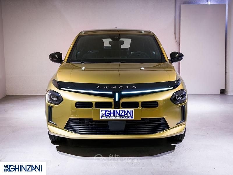 Usata Lancia Ypsilon 101 CV (74 kW) 2024 Oro Utilitaria