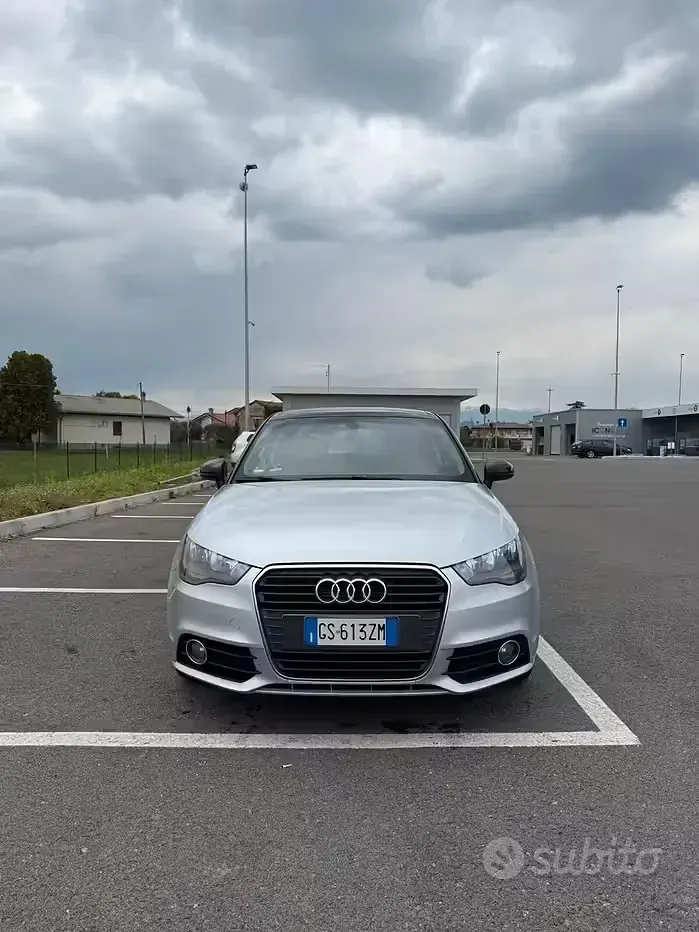 Usata Audi A1 Comfort 90 CV (66 kW) 2013 Blu Utilitaria
