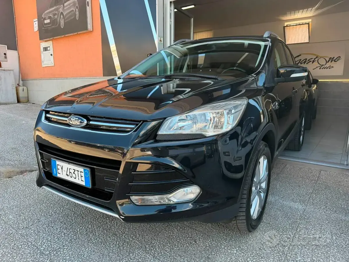 Usata Ford Kuga Titanium 150 CV (110 kW) 2015 Nero SUV