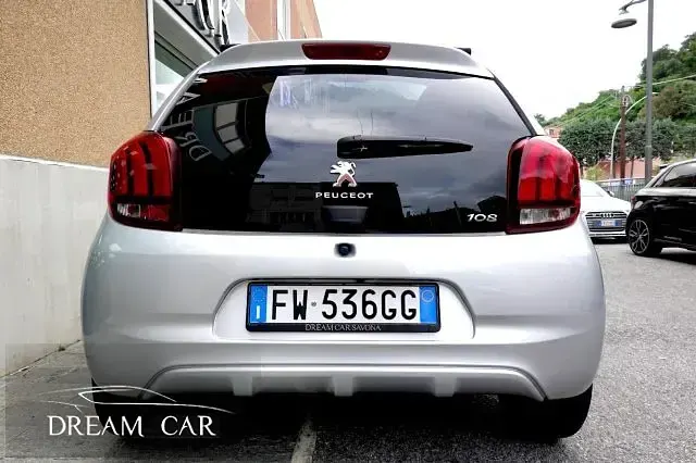 Usata Peugeot 108 Allure 72 CV (52 kW) 2019 Argento metallizzato Berlina