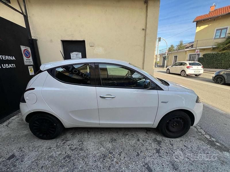 Usata Lancia Ypsilon S 69 CV (50 kW) 2022 Bianco Utilitaria