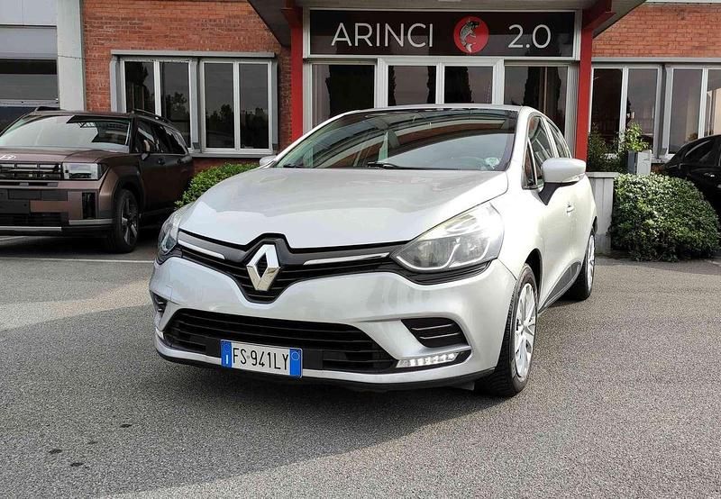 Grigio platino Usata 2018 Renault Clio IV Life Tre volumi | 8500 € (Ottimo prezzo) - Immagine 1/4