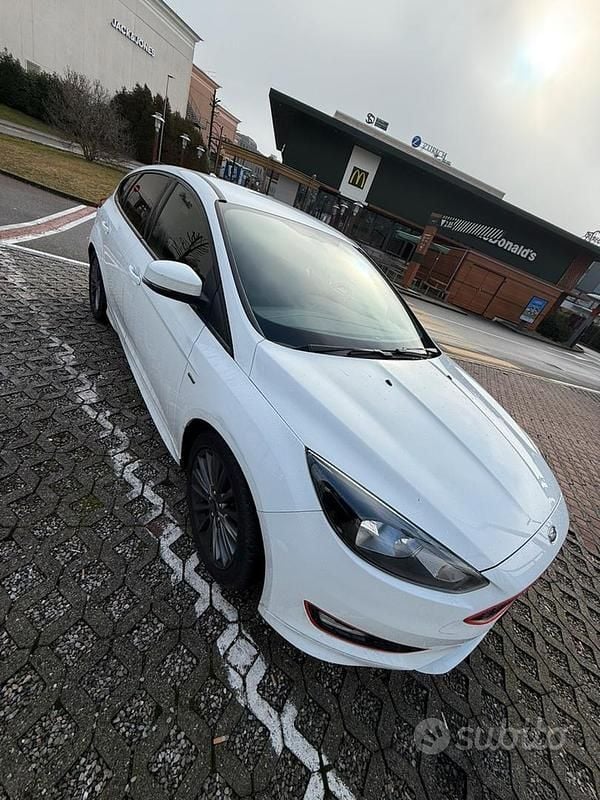 Usata Ford Focus ST-Line 120 CV (88 kW) 2018 Bianco Berlina