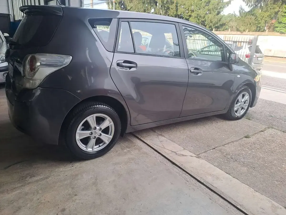 Usata Toyota Verso Sol 126 CV (92 kW) 2009 Grigio Monovolume