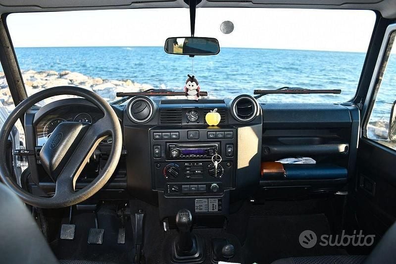 Gebraucht Land Rover Defender 122 PS (89 kW) 2010 Grau Kombi