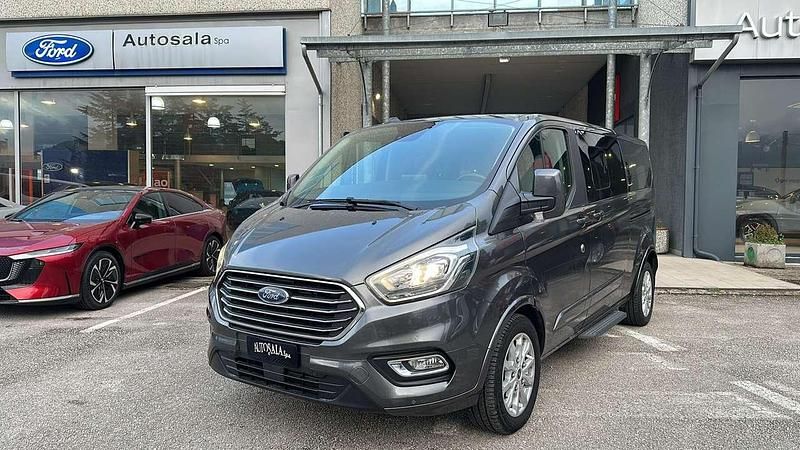 Usata Ford Tourneo Titanium 185 CV (136 kW) 2021 Magnetic grey Monovolume