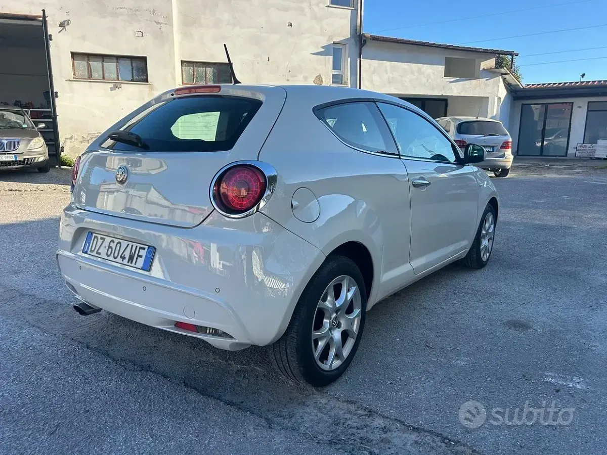 Usata Alfa Romeo MiTo Distinctive 90 CV (66 kW) 2009 Beige Utilitaria