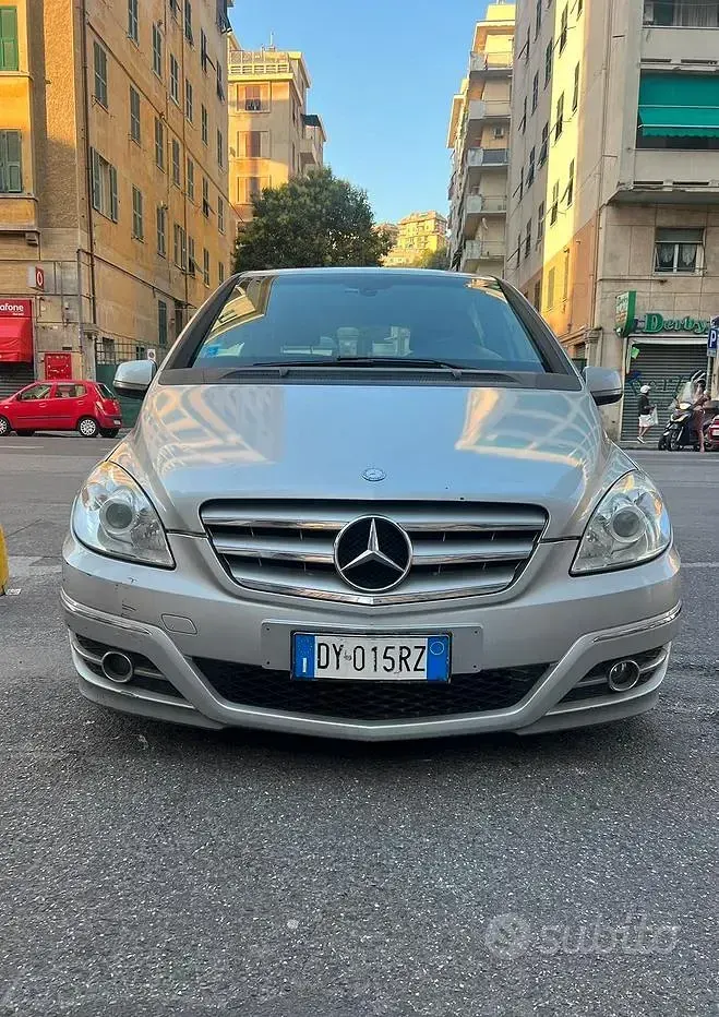 Usata Mercedes B180 109 CV (80 kW) 2009 Grigio Monovolume