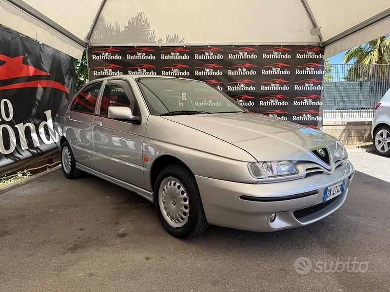 Usata Alfa Romeo 146 120 CV (88 kW) 2000 Grigio Utilitaria