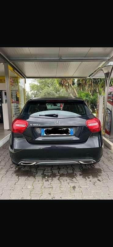 Usata Mercedes A180 109 CV (80 kW) 2016 Berlina