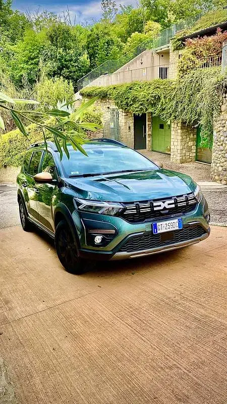 Usata Dacia Jogger Expression 101 CV (74 kW) 2024 Verde Monovolume
