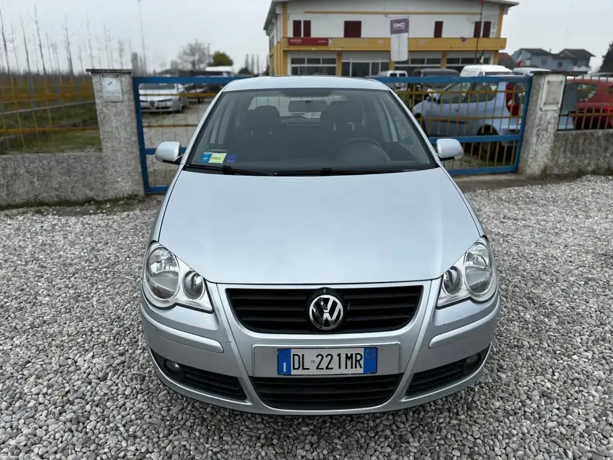 Usata VW Polo Trendline 75 CV (55 kW) 2005 Argento Berlina