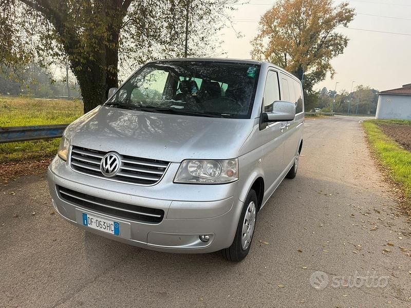 Usata VW Caravelle 2007 Grigio Monovolume