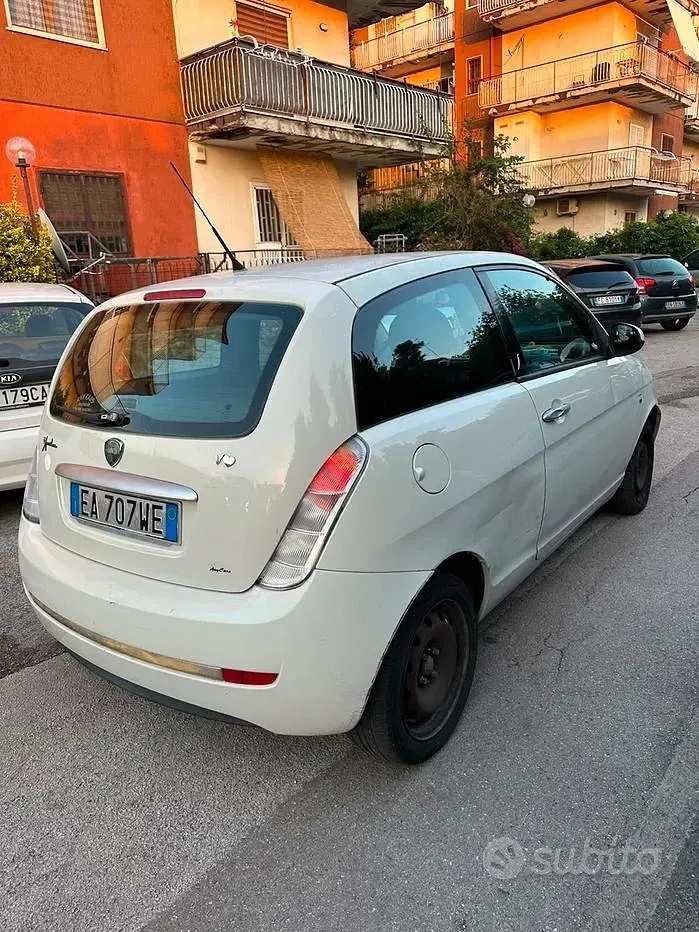 Usata Lancia Ypsilon 60 CV (44 kW) 2010 Bianco Utilitaria