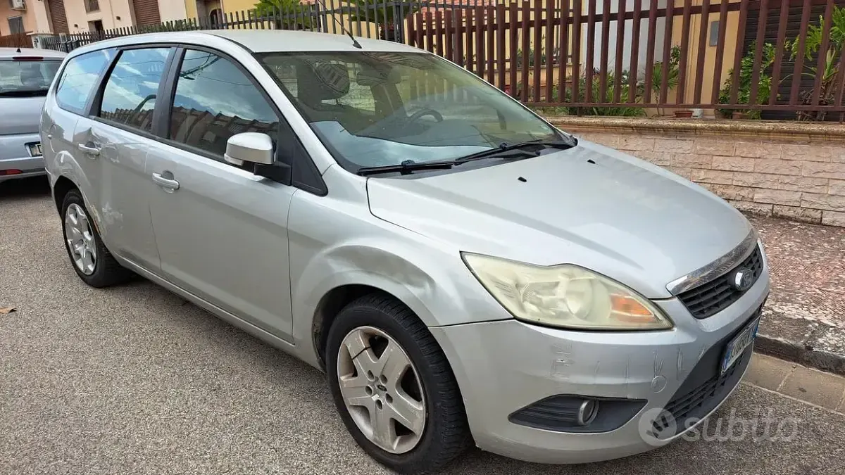 Usata Ford Focus 90 CV (66 kW) 2008 Grigio Station wagon