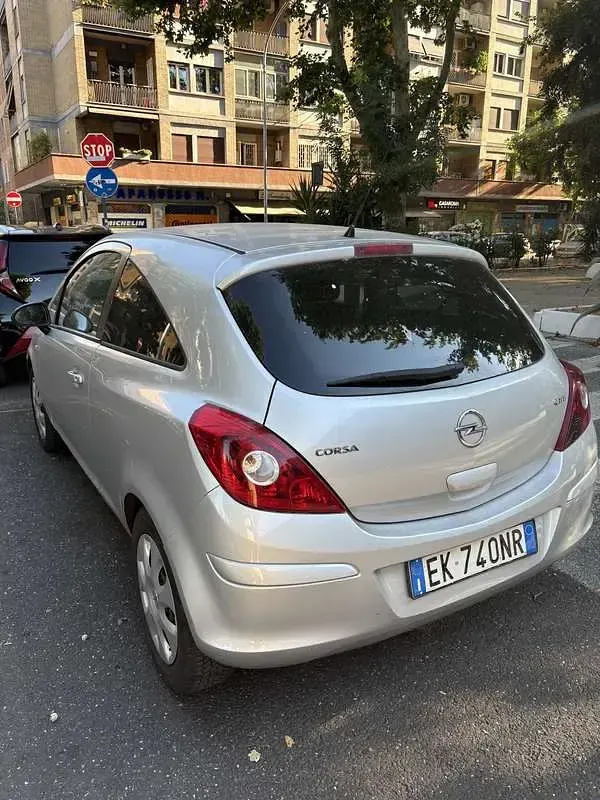 Usata Opel Corsa Enjoy 75 CV (55 kW) 2011 Utilitaria