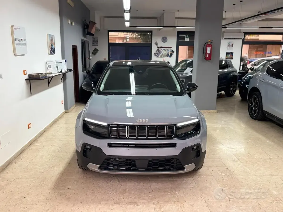 Uusi Jeep Avenger Summit 101 HP (74 kW) 2026 Harmaa Katumaasturi